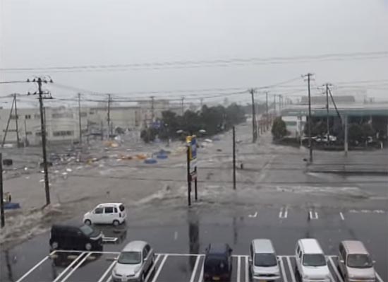 โลกออนไลน์หยิบคลิปสึนามิญี่ปุ่นมากระพือข่าวเขื่อนแตกที่จีน