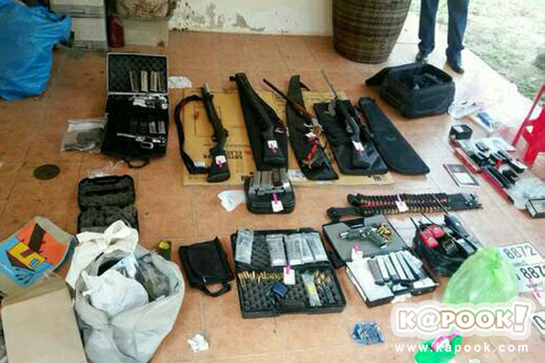 ทหารบุกจู่โจมค้นบ้านผู้มีอิทธิพล จ.นครปฐม 6 จุด ยึดของผิดกฎหมายเพียบ