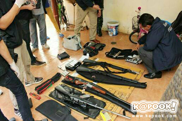 ทหารบุกจู่โจมค้นบ้านผู้มีอิทธิพล จ.นครปฐม 6 จุด ยึดของผิดกฎหมายเพียบ