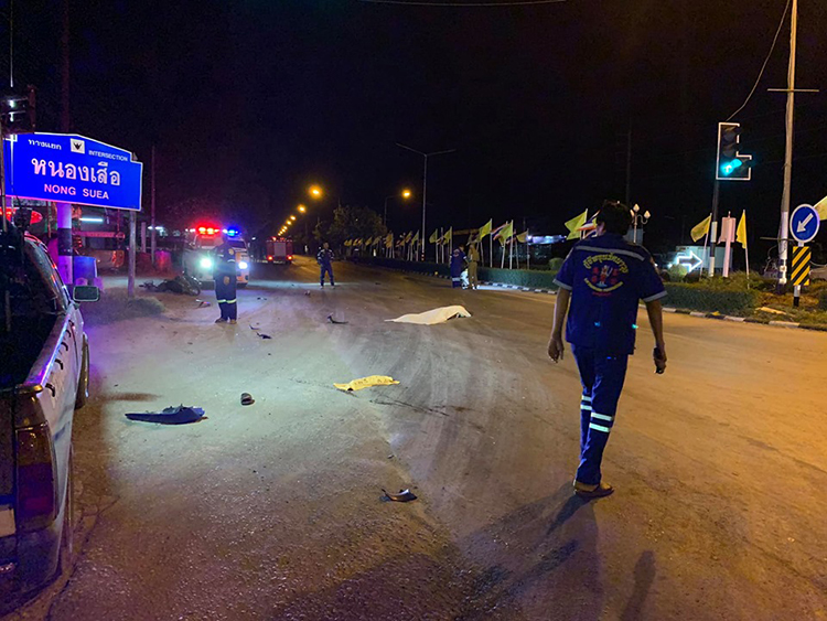 กระบะชนมอเตอร์ไซค์