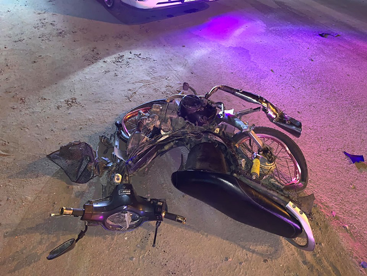 กระบะชนมอเตอร์ไซค์