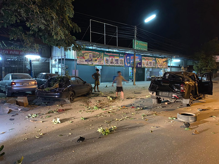 กระบะชนมอเตอร์ไซค์