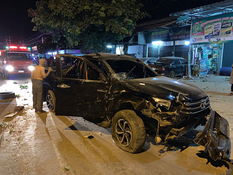 กระบะชนมอเตอร์ไซค์