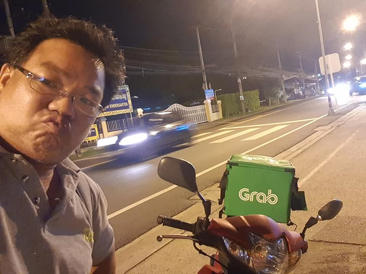 หนุ่ม Grab เล่านาทีเจอ Crab ปูไก่ท้องแก่ พาขึ้นรถข้ามเมืองไปปล่อยป่าชายเลน