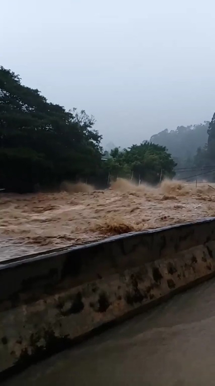 น้ำป่าไหลหลากบ้านคีรีวง สะพานแขวน จุดเช็กอิน นทท. โดนซัดเสียหาย ถนนถูกตัดขาด