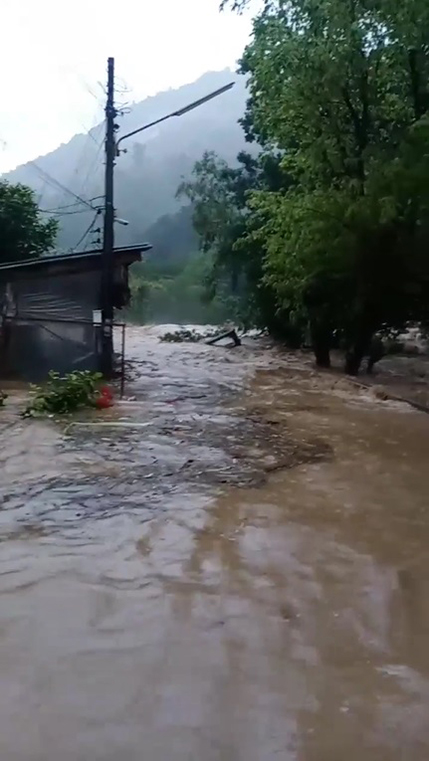 น้ำป่าไหลหลากบ้านคีรีวง สะพานแขวน จุดเช็กอิน นทท. โดนซัดเสียหาย ถนนถูกตัดขาด