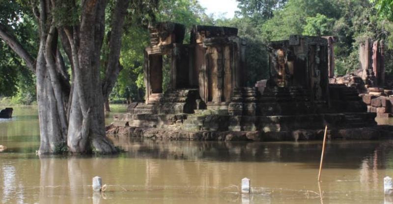 ปรางค์พะโค 900 ปี จมบาดาล เซ่นน้ำท่วมโคราชรอบ 2 หวั่นกระทบโครงสร้างหลัก