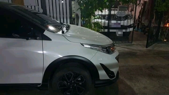 หนุ่มเหลืออด เพื่อนบ้านจอดรถขวางครึ่งคัน ไปไหนไม่ได้ เอากระถางกั้น ยังยกออก !