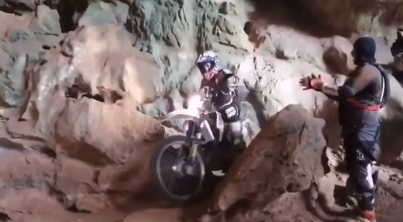 จวกสนั่น ! แก๊งโมโตครอส แข่งรถในถ้ำโบราณสถาน จ่อตามตัวเอาผิดยกก๊วน