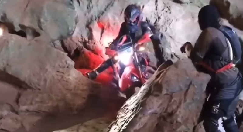 จวกสนั่น ! แก๊งโมโตครอส แข่งรถในถ้ำโบราณสถาน จ่อตามตัวเอาผิดยกก๊วน