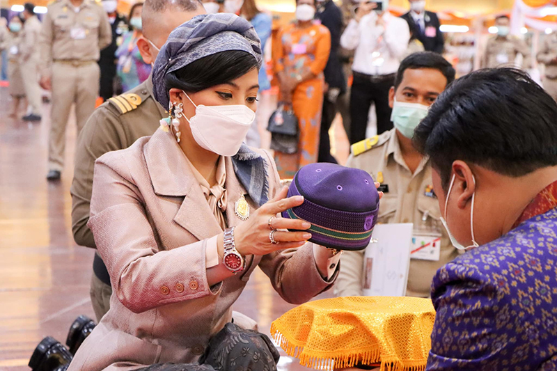 เจ้าฟ้าสิริวัณณวรีฯ ทรงทอดพระเนตรผ้าทอ พร้อมพระราชทานคำแนะนำ ปชช. สุดปลื้มปิติ