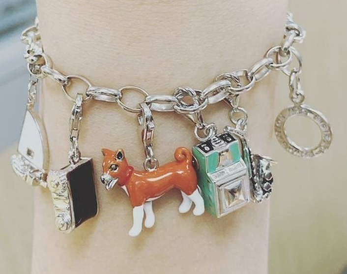 เปิดรายละเอียดเครื่องทรง พระราชินี ทรงสื่อถึง ร.9 ด้วยความใส่พระทัย