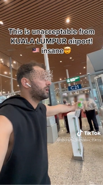 นทท. อัดคลิปโวย สนามบินไม่ให้เอาน้ำขึ้นเครื่อง ลั่นที่อื่นไม่มีแบบนี้ แต่เจอทัวร์ลงยับ