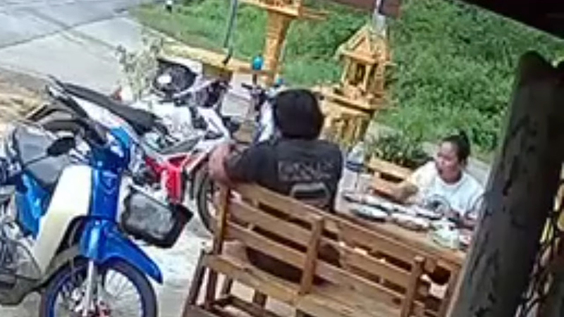 นาทีชีวิต หนุ่มกินแซลมอนจิ้มวาซาบิเยอะเกิน เคี้ยว ๆ อยู่ หงายหลังวูบ เกือบตาย !