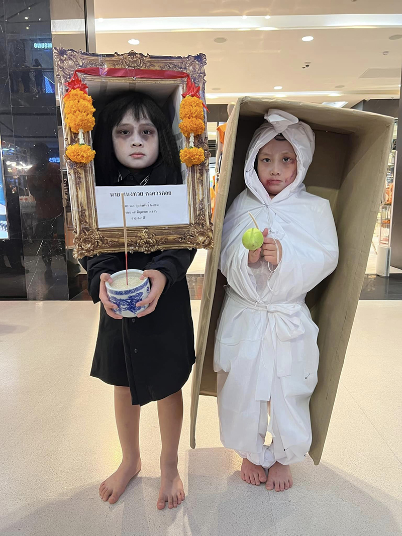 ธรรมดาได้ที่ไหน แม่ส่ง 2 หนูน้อยประกวดชุดฮาโลวีน บอกแต่งง่าย ๆ ตำนานต้องเกิด