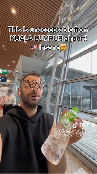 นทท. อัดคลิปโวย สนามบินไม่ให้เอาน้ำขึ้นเครื่อง ลั่นที่อื่นไม่มีแบบนี้ แต่เจอทัวร์ลงยับ