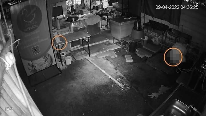 อิหยังนิ ?! สาวสองสายมึน จิ๊กน้ำยาล้างจาน นั่งแหกขาล้างก้นกลางร้านก๋วยเตี๋ยว