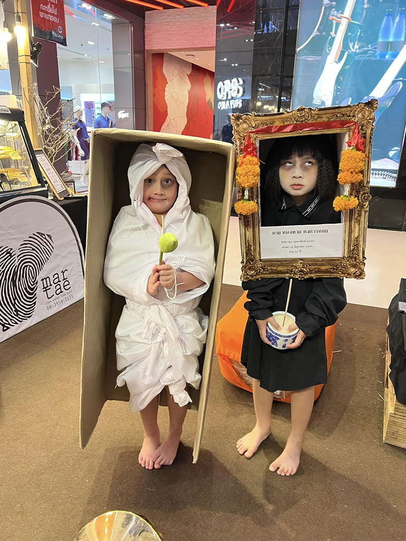 ธรรมดาได้ที่ไหน แม่ส่ง 2 หนูน้อยประกวดชุดฮาโลวีน บอกแต่งง่าย ๆ ตำนานต้องเกิด