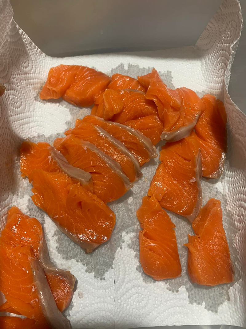 สั่งแซลมอนมาเป็นพัน ค่าส่งร้อยกว่าบาท หวังกินฉ่ำ ๆ เปิดกล่องมา สภาพ...