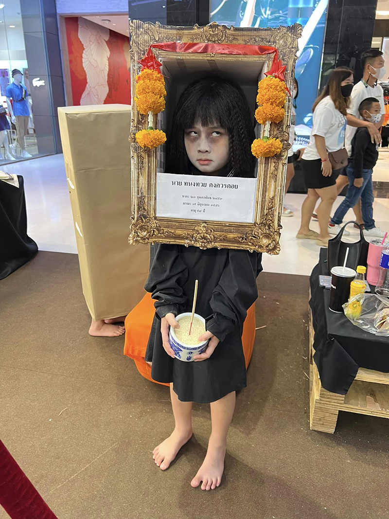 ธรรมดาได้ที่ไหน แม่ส่ง 2 หนูน้อยประกวดชุดฮาโลวีน บอกแต่งง่าย ๆ ตำนานต้องเกิด