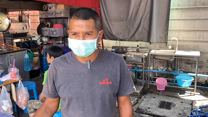 อิหยังนิ ?! สาวสองสายมึน จิ๊กน้ำยาล้างจาน นั่งแหกขาล้างก้นกลางร้านก๋วยเตี๋ยว