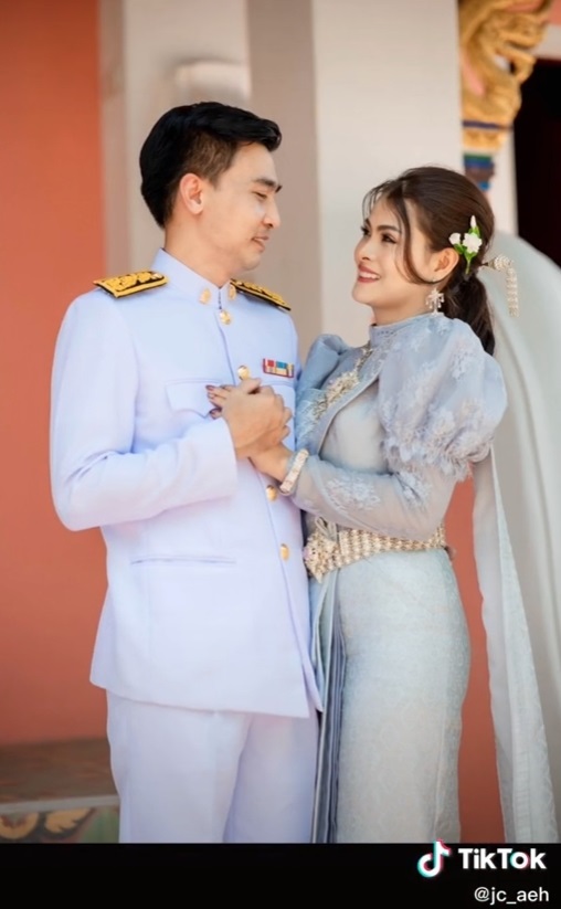 ไวรัลรักอบอุ่น.. นศ. สาวแอบชอบครู 4 ปี ตั้งใจเรียนเพื่อพี่ พอเรียนจบได้คบจนแต่งงาน