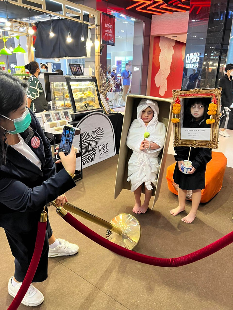 ธรรมดาได้ที่ไหน แม่ส่ง 2 หนูน้อยประกวดชุดฮาโลวีน บอกแต่งง่าย ๆ ตำนานต้องเกิด