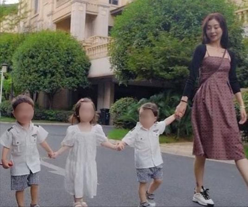 นางแบบนักธุรกิจสาวมั่น ไม่มีสามี แต่มีลูกแฝด 3 ทำคนโกรธสนั่น ด่าแรง เห็นแก่ตัว !?