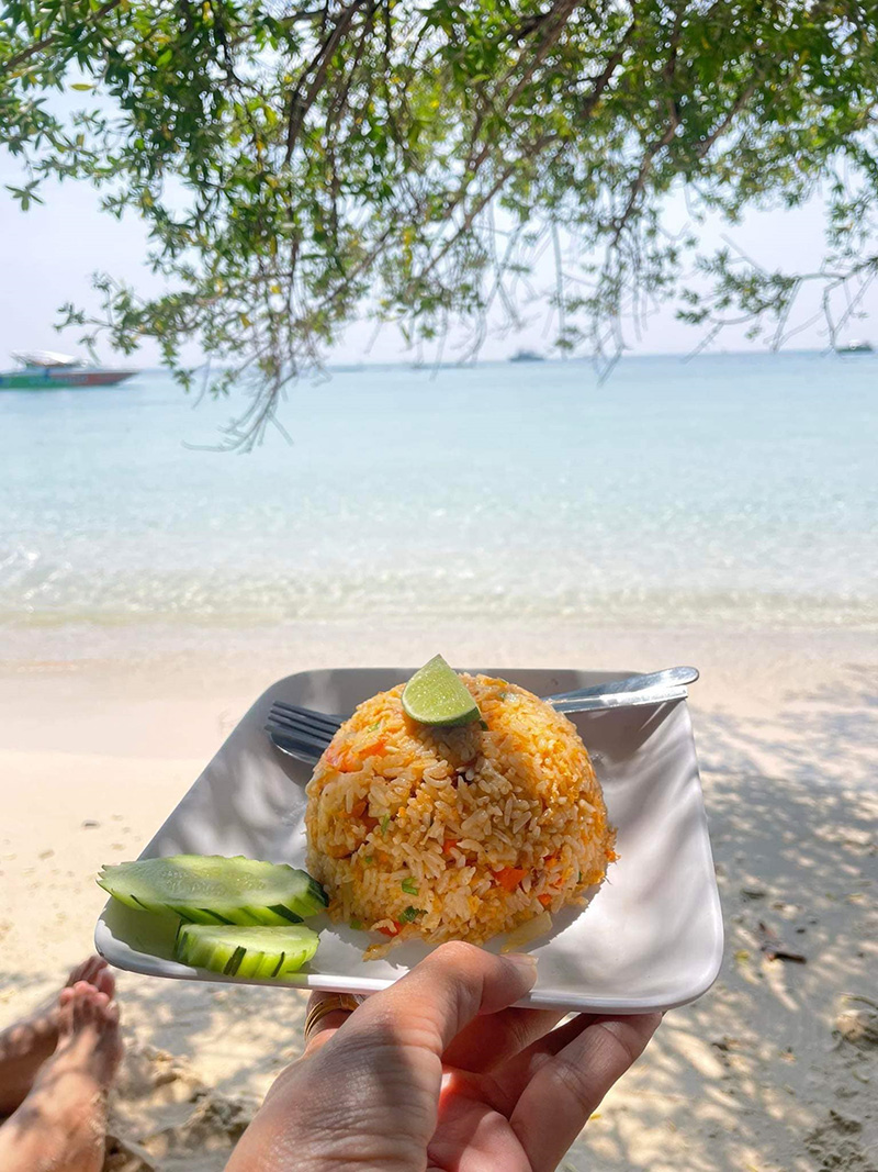 เมนูข้าวผัดกุ้งเกาะล้าน จานนี้ 170 บาท คนในพื้นที่มาเฉลย แพงเพราะอะไร 