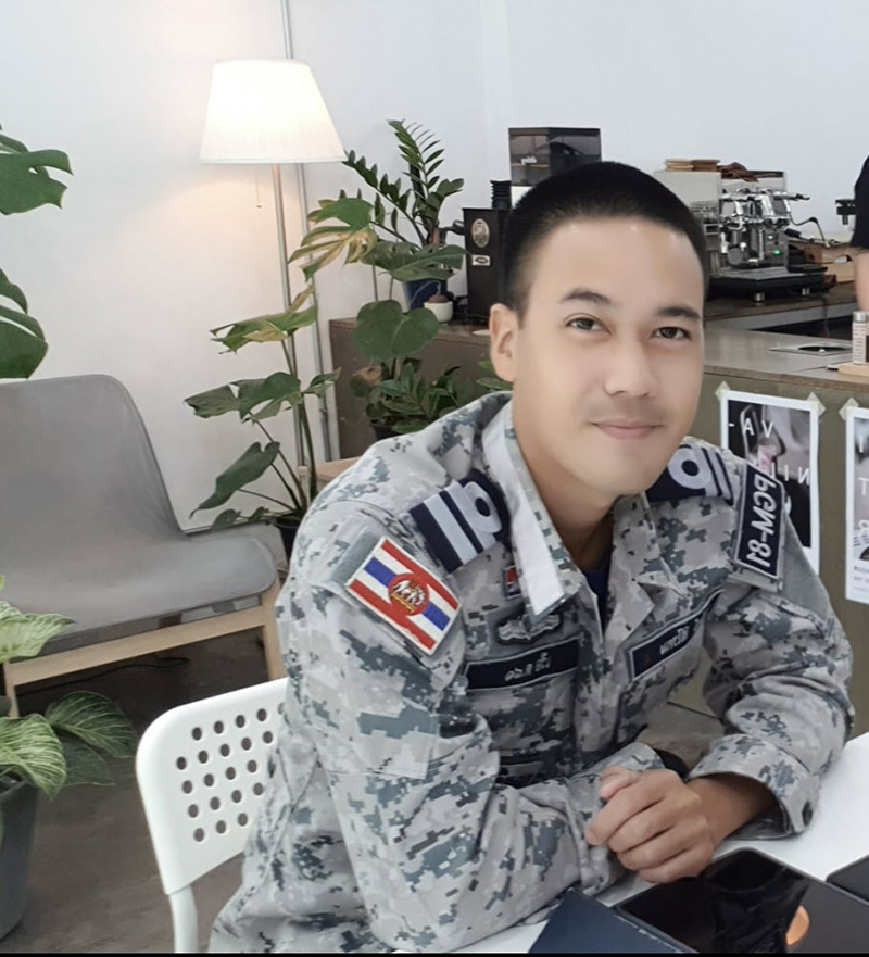 ต้นหนพลับ เรือหลวงสุโขทัย ลูกอดีตแคนดิเดต ผบ.ทร. ยังสูญหาย เพื่อนส่งกำลังใจ ชูความกล้า