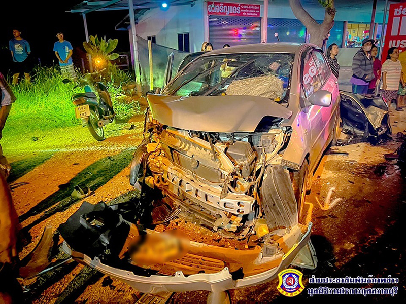 สลดกลางดึก อุบัติเหตุหมู่ รถชนกันยับ 6 คันรวด เจ็บ 8 ราย ดับ 2 ศพ เร่งเช็กต้นเหตุ 