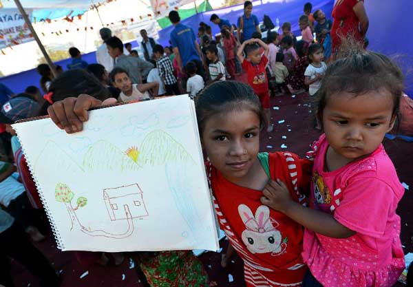 ครบ 1 เดือน แผ่นดินไหวเนปาล ผู้คนยังหวาดผวา-หวั่นฤดูมรสุมซ้ำอีก