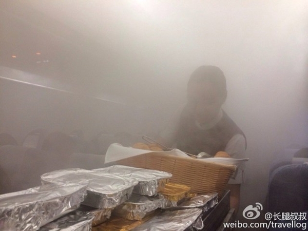 หมอกลงจัดบนเครื่องบิน !? บรรยากาศสุดผวาเหมือนหลุดจากหนังผี