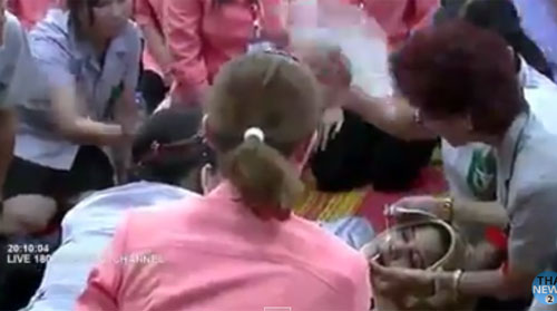 ฟ้าหญิงจุฬาภรณฯ ทรงปฐมพยาบาล พอ.สว. ที่เป็นลมต่อหน้าพระพักตร์