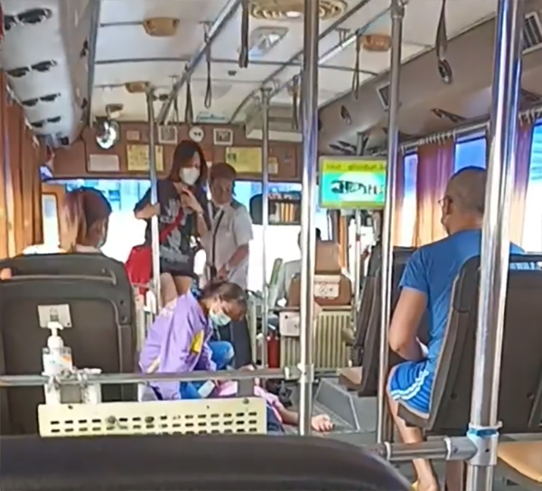 รถเมล์สาย 84 ช่วยเด็กนักเรียน