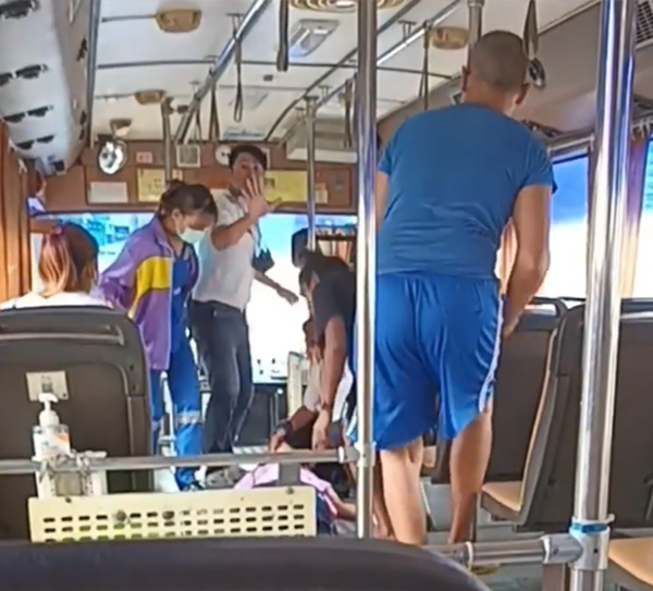 รถเมล์สาย 84 ช่วยเด็กนักเรียน