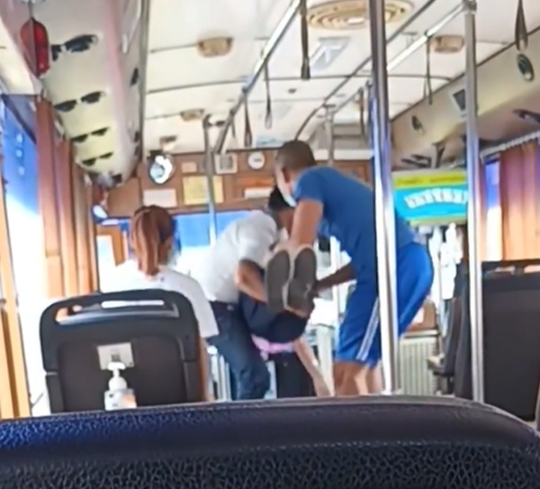 รถเมล์สาย 84 ช่วยเด็กนักเรียน