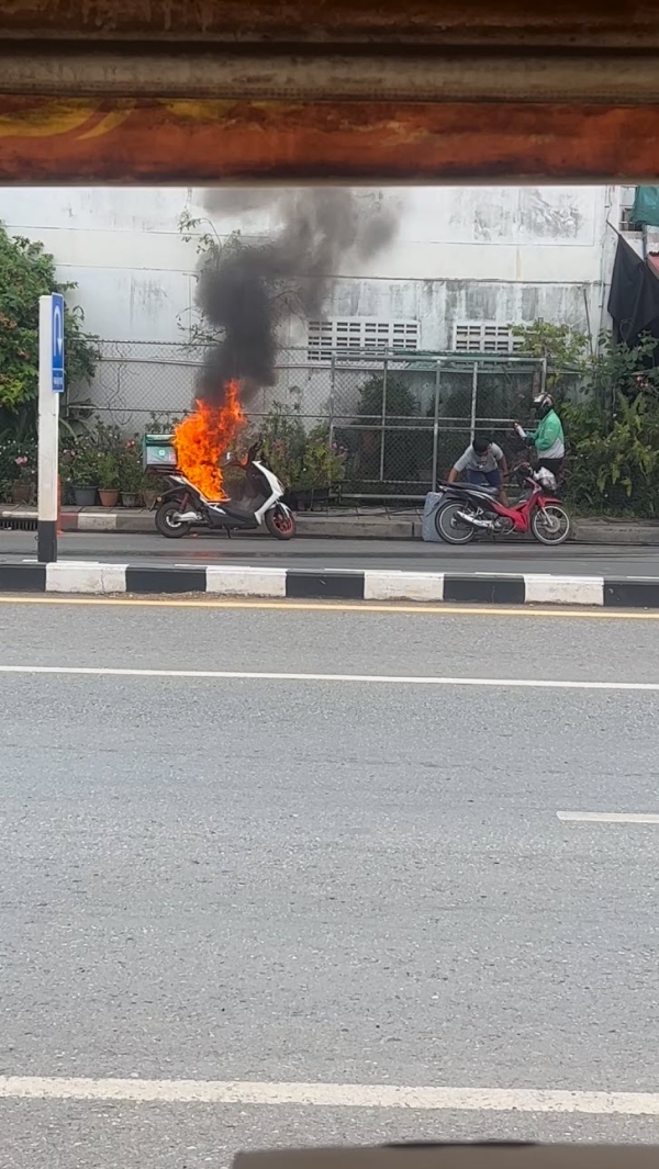 รถไฟฟ้าไฟไหม้