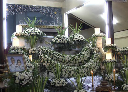 ฆ่ายกครัว 3 ศพ  น้องชาย สารภาพร่วมมือกับเพื่อนชาย จ้างฆ่าพ่อแม่พี่ชาย