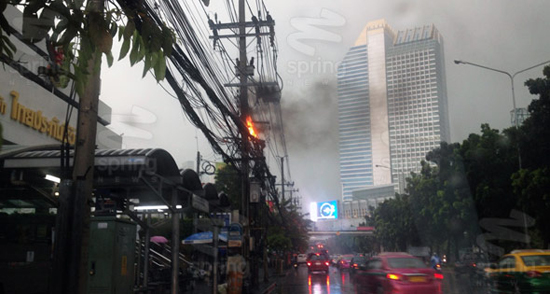 ไฟไหม้เสาไฟฟ้า