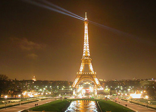 ชาวอังกฤษกระโดดหอไอเฟลฝรั่งเศส ฆ่าตัวตาย