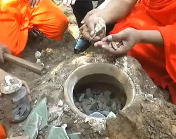  กรุพระวัดสารภีแตก