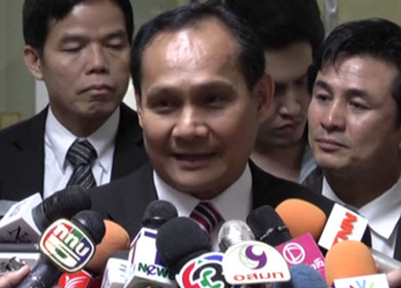 รัฐบาลเลื่อนแถลงผลงาน 1 ปี