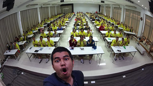 สาวจบ ป.ตรี ทำงานกวาดถนน