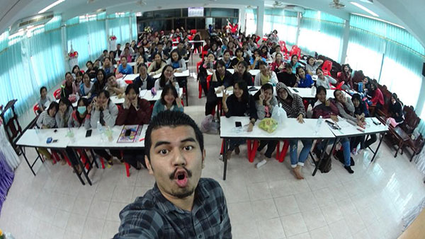 สาวจบ ป.ตรี ทำงานกวาดถนน