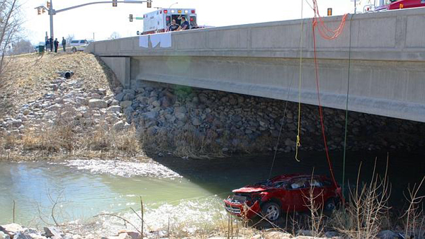 หนูน้อยขวบครึ่งรอดปาฏิหาริย์ หลังติดในซากรถแช่น้ำเย็นจัดกว่า 14 ชม.