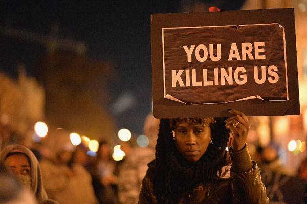 ชาวอเมริกันลุกฮือประท้วง 170 เมือง กรณีไม่ฟ้อง ตร.ยิงหนุ่มผิวสี