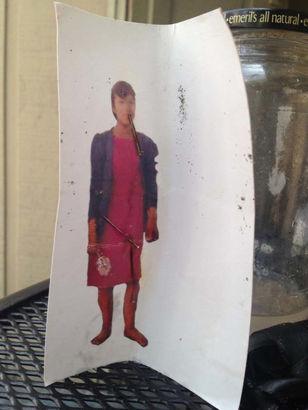 หญิงคนหนึ่งเจอขวดปริศนาบนชายหาด แต่เมื่อเปิดออกดูก็ถึงกับผงะ