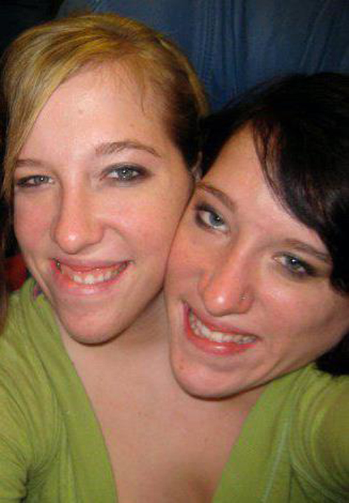 อัพเดทชีวิตของแฝดสาวตัวติด ตอนนี้กลายเป็นครูแล้วนะ อัพเดทชีวิตของแฝดสาวตัวติด ตอนนี้กลายเป็นครูแล้วนะ