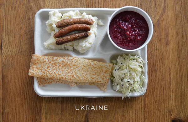 ย้อนสมัยข้าวถาดหลุมวัยเด็ก มาดูหน้าตาอาหารกลางวันจากโรงเรียนทั่วโลกกันเถอะ